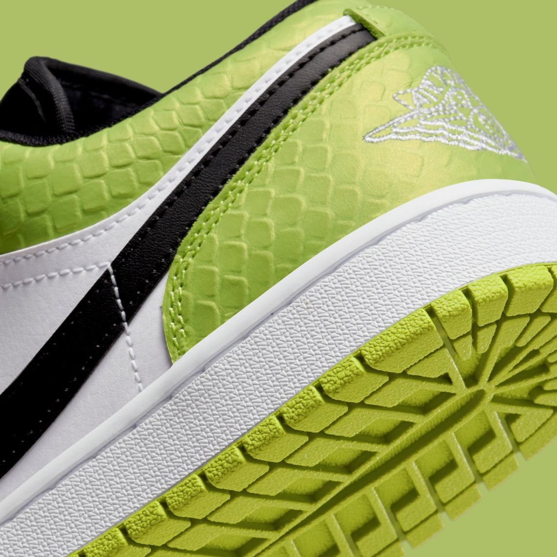 Jordan 1 Low "Sneakeskin Vivid Green"(W)