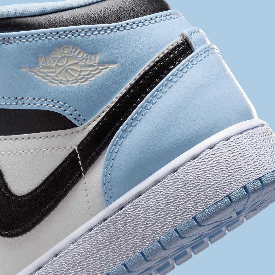 Jordan 1 Mid "Ice Blue"