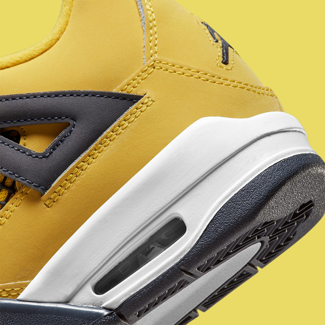 Jordan 4 Retro "Lightning" (2021)