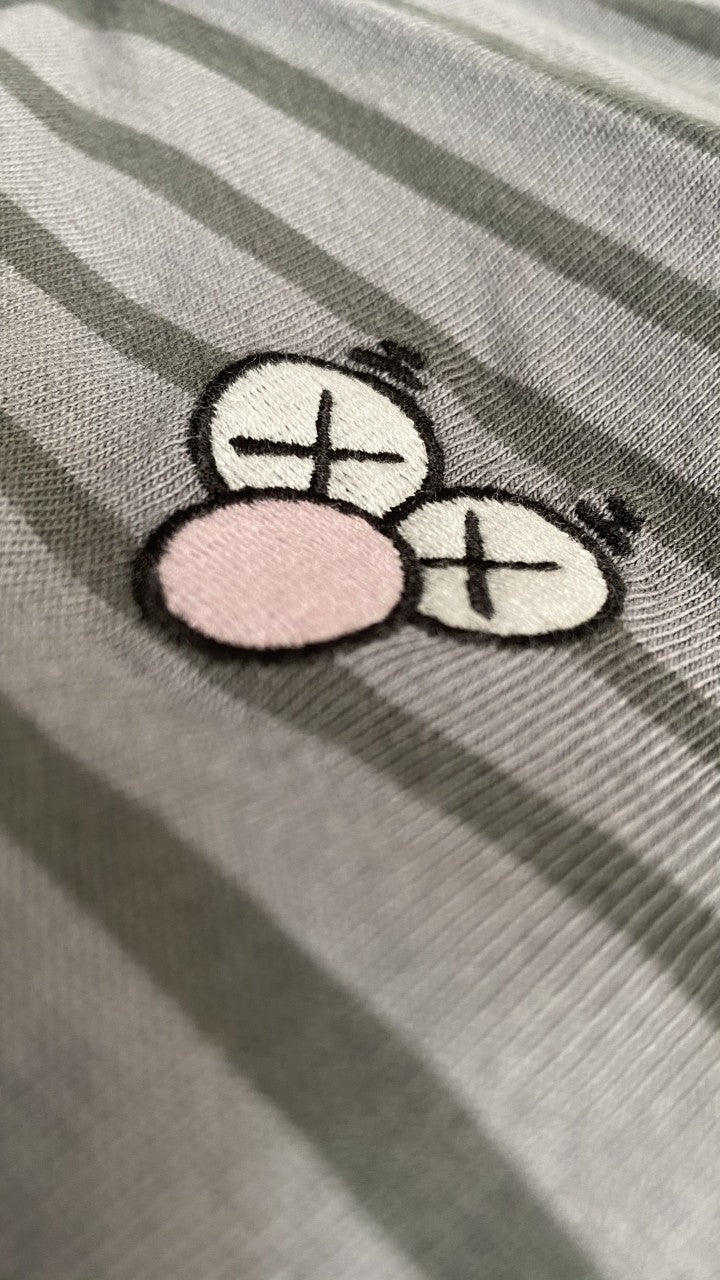 Playera KAWS X Uniqlo (Gray stripes)
