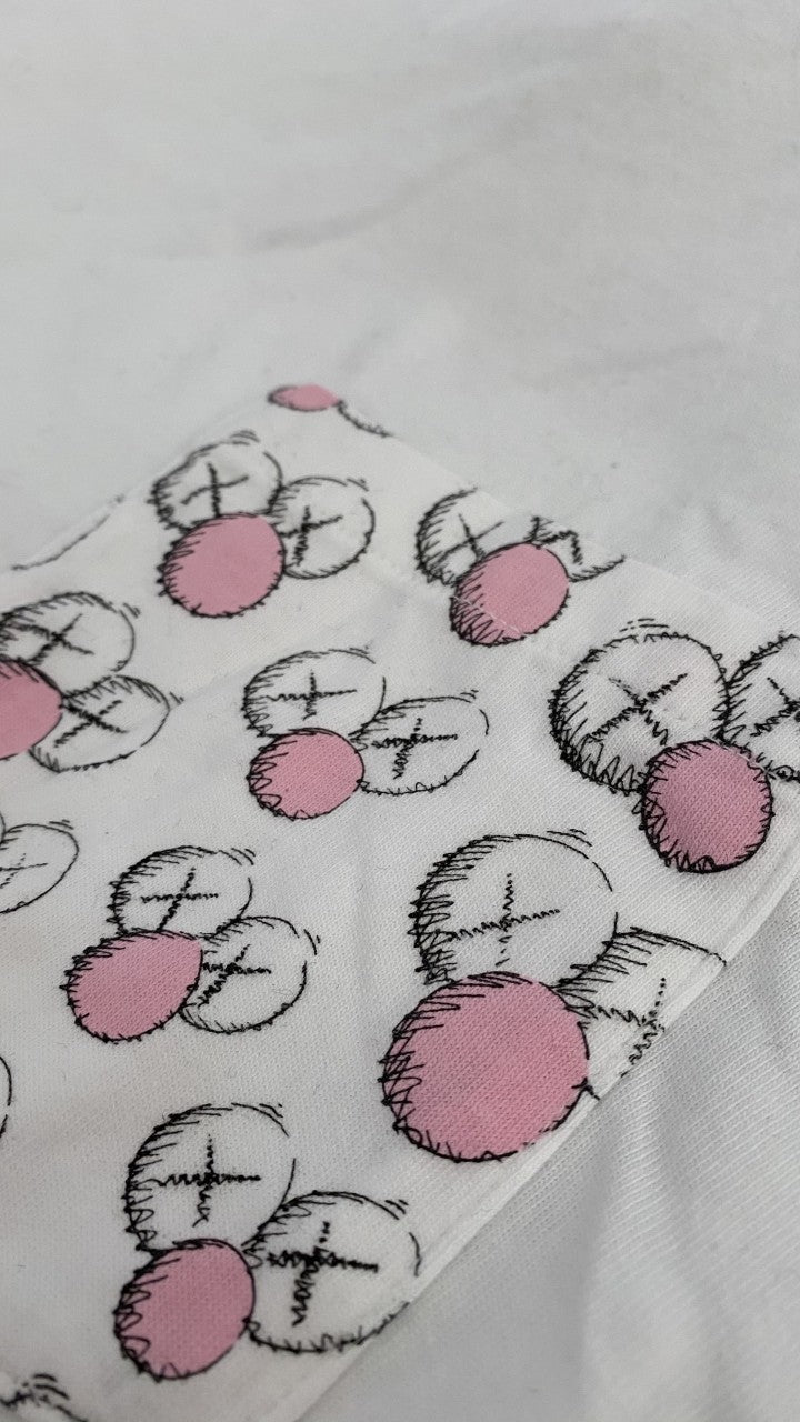 Playera KAWS X Uniqlo BFF Pocket Tee