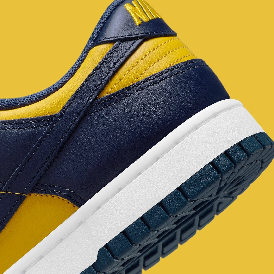 Nike Dunk Low "Michigan"