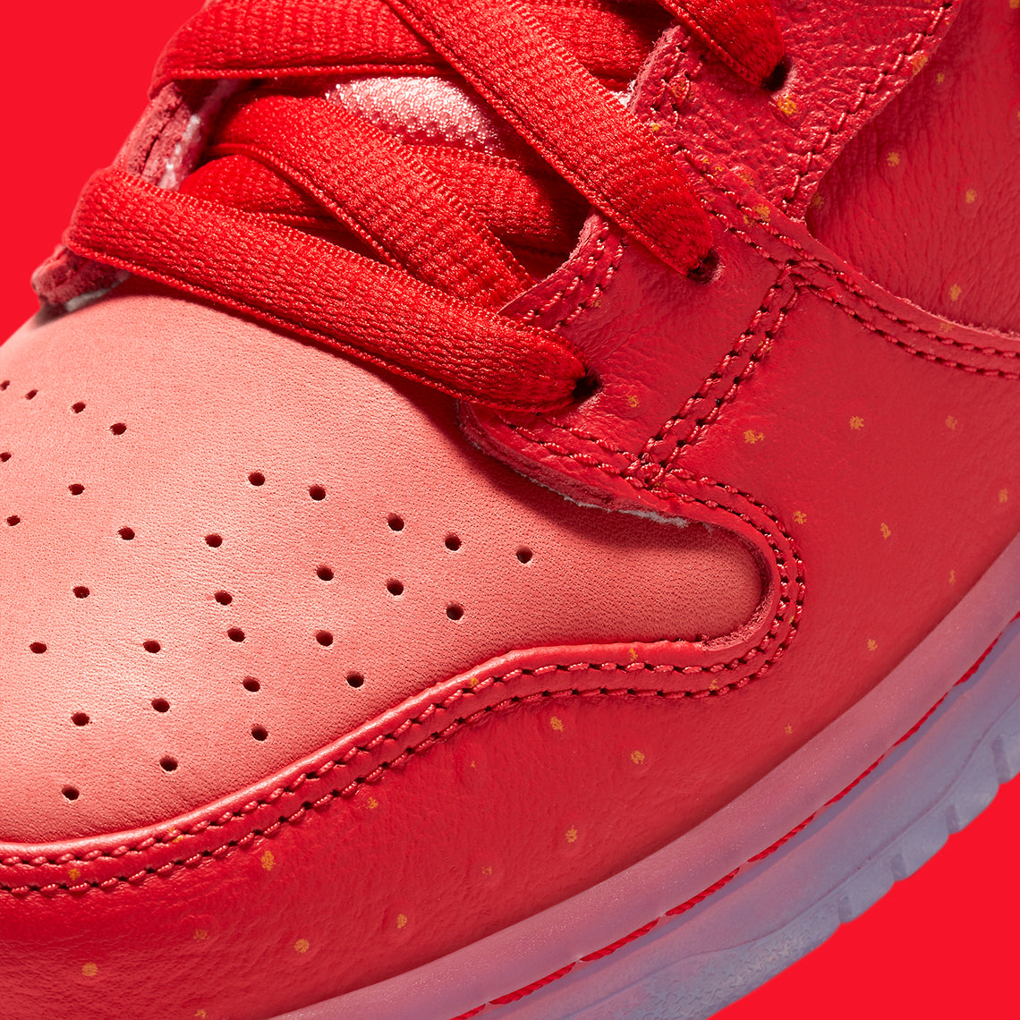 Nike SB Dunk High "Strawberry Cough"