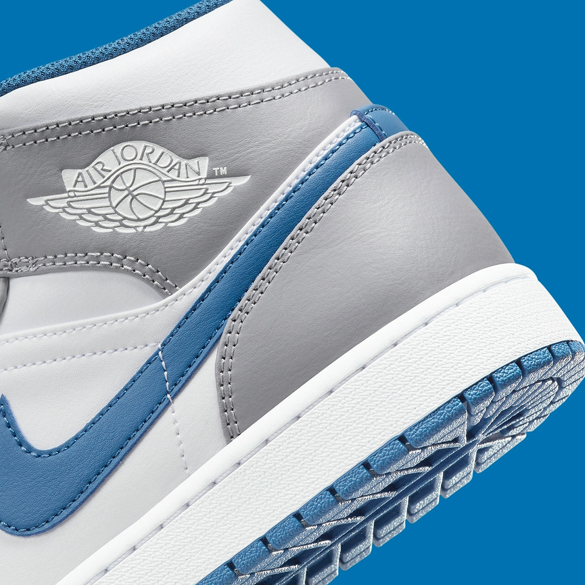 Jordan 1 Mid "True Blue"