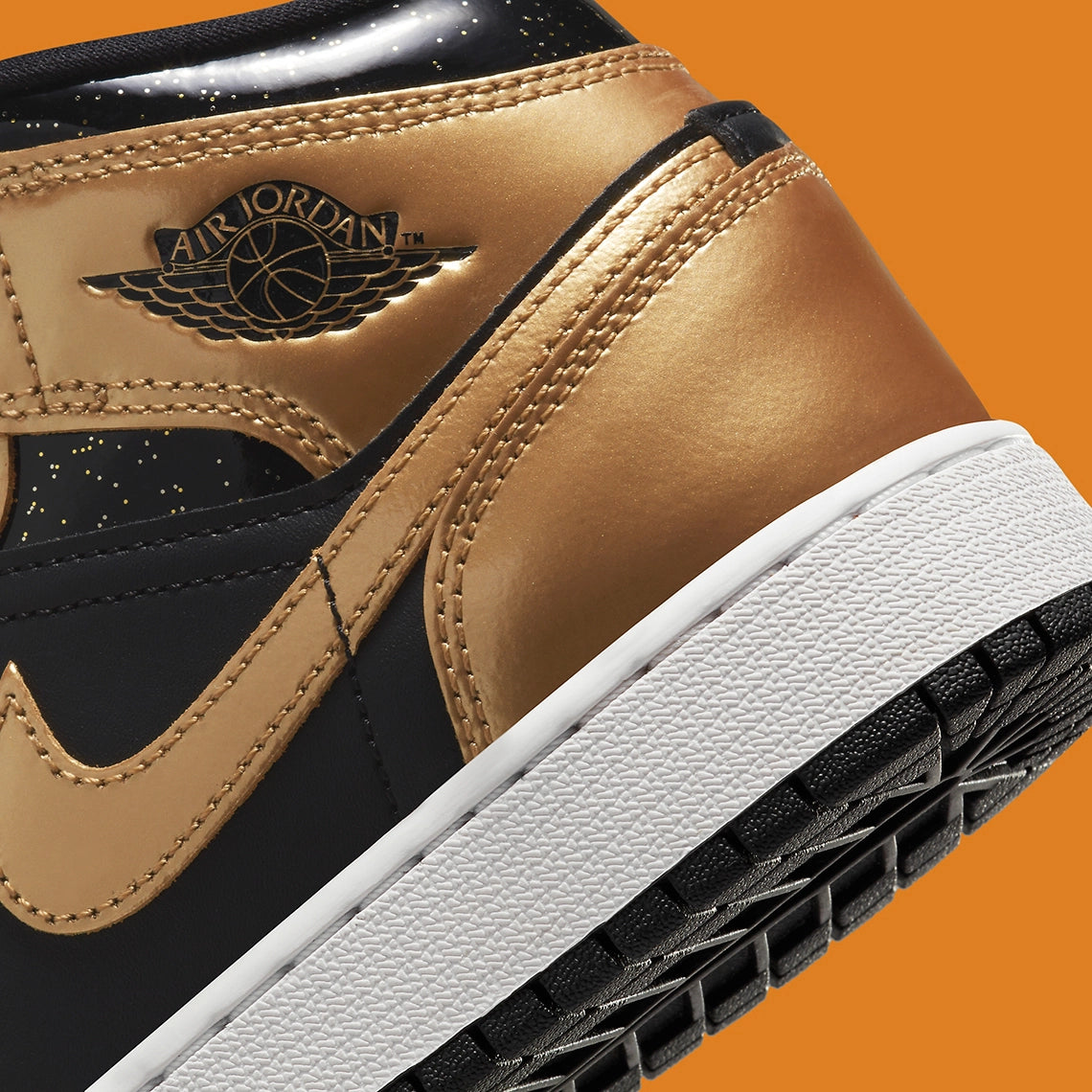Jordan 1 Mid "Metallic Gold Black"