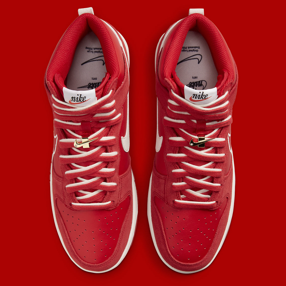 Nike Dunk High "First Use Red"