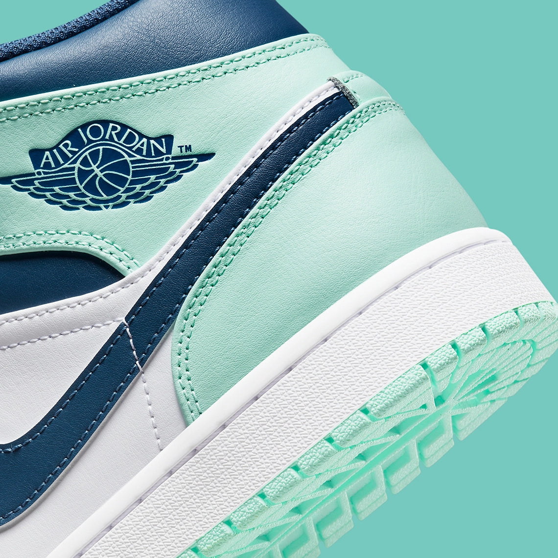 Jordan 1 Mid "Blue Mint"